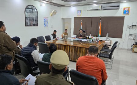 जिलाधिकारी  पुलकित गर्ग की अध्यक्षता में  नये प्रट्रोल पम्प को स्थापित किये जाने हेतु लंबित आवेदन पत्रों को शीघ्र निस्तारित कराये जाने की समीक्षा बैठक सम्पन्न हुई।