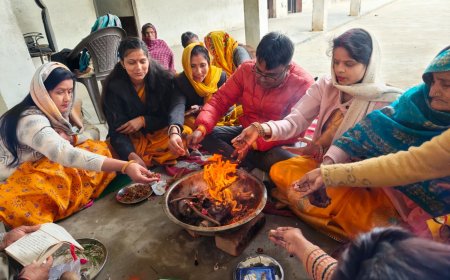 एसकेएलएम पब्लिक मैं आज बसंत पंचमी के उपलक्ष्य में हुआ हवन पूजन