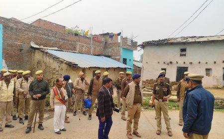 थाना बरगढ़ क्षेत्रान्तर्गत कस्बा बरगढ़ में घटित नाबालिक बालक की हत्या की दुखद घटना के दृष्टिगत जनपद में शांति एवं कानून-व्यवस्था बनाए रखने हेतु पुलिस अधीक्षक चित्रकूट द्वारा पुलिस बल के साथ कस्बा बरगढ़ में पैदल भ्रमण कर सुरक्षा व्यवस्था का जायजा लिया गया।