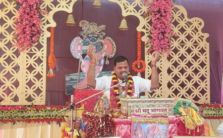 तृतीय दिवस के प्रवचन में व्यास जी ने वराह अवतार सृष्टि की उत्पत्ति मनु शतरूपा की वंश परंपरा तथा दक्ष यज्ञ और माता सती के प्रसंग का  वर्णन