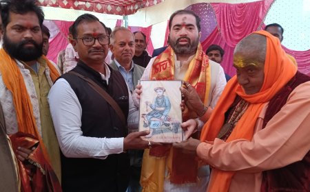 प्रदेश के खादय रसद राज्य मंत्री सतीश चन्द्र शर्मा ने बड़े बाबा की ड्योढ़ी पर माथा टेका और सत्यनाम वर्मा अवधेश महराज द्वारा आयोजित जगन्नाथी भन्डारे में प्रसाद ग्रहण किया