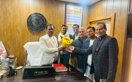 मंडल अध्यक्ष इंदर पटेल ने बीएसए से की भेंट जनपद को निपुण बनाने की रणनीति पर हुई चर्चा