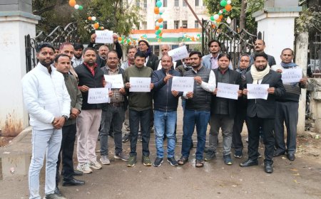 यू जी सी नये कानून के विरोध में अधिवक्ताओं ने प्रदर्शन कर राष्टपति  को रजिस्टर्ड पत्र भेजा