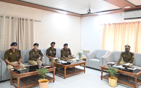 पुलिस उपमहानिरीक्षक परिक्षेत्र चित्रकूटधाम महोदय द्वारा रेंज के जनपदों के पुलिस अधीक्षकगण के साथ की अपराध समीक्षा गोष्ठी।