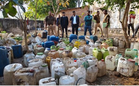 बानपुर पुलिस ने 7000 लीटर अवैध शराब पर चलवाया रोलर 10 साल पुराने 554 मुकदमों का माल नष्ट