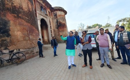 जिलाधिकारी  द्वारा नगर क्षेत्र चित्रकूटधाम कर्वी के विभिन्न स्थलों का स्थलीय निरीक्षण किया गया।