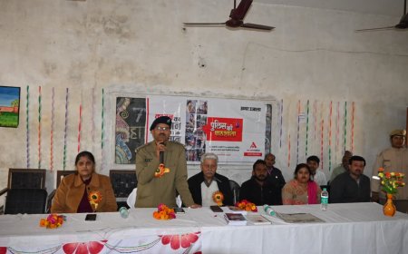 अमर उजाला की पुलिस पाठशाला में पुलिस अधीक्षक चित्रकूट द्वारा गया प्रसाद महाविद्यालय चित्रकूट में छात्राओं को यातायात सुरक्षा,साइबर अपराध एवं महिला सुरक्षा के सम्बन्ध में जागरूक किया गया