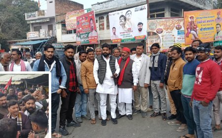 सपा के राष्ट्रीय महासचिव शिवपाल सिंह यादव के हडाहा जाते समय कोटवाधाम चौराहे पर सपा छात्र सभा के जिलाध्यक्ष मोनू रावत एडवोकेट की अगुवाई में ऐतिहासिक स्वागत