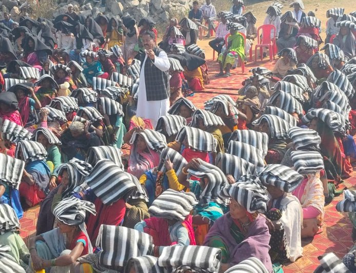 श्रद्धांजलि से सेवा तक: स्व. विजय सिंह गोंड की स्मृति में 600 जरूरतमंदों को कंबल वितरण