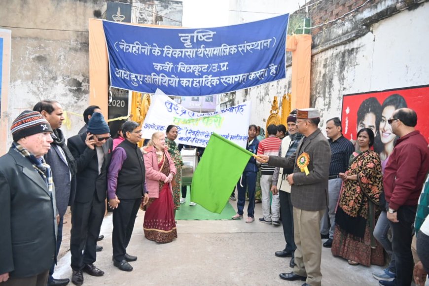 महान लुई ब्रेल की जयन्ती समारोह के आयोजन पर पुलिस अधीक्षक चित्रकूट द्वारा महान लुई ब्रेल की प्रतिमा पर माल्यार्पण कर प्रभात फेरी को हरी झण्डी दिखाकर रवाना किया गया