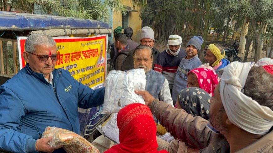 गरीब जन कल्याण फाउंडेशन के द्वारा सफाई कर्मियों को वितरित किए गए गर्म कपड़े