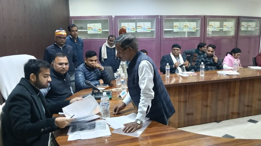 उपजिलाधिकारी ज्वाइंट मजिस्ट्रेट तेजस के की अध्यक्षता में सम्पूर्ण समाधान दिवस तहसील के पारिजात सभागार में हुआ