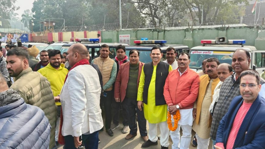 गोरखपुर एयरपोर्ट पर नव निर्वाचित प्रदेश अध्यक्ष पंकज चौधरी का भव्य स्वागत