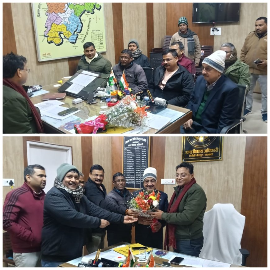 ग्राम विकास अधिकारी संघ सिरौलीगौसपुर के पदाधिकारियों ने खंण्ड विकास अधिकारी संजीव गुप्ता को पुष्प गुच्छ भेंट कर सम्मान किया