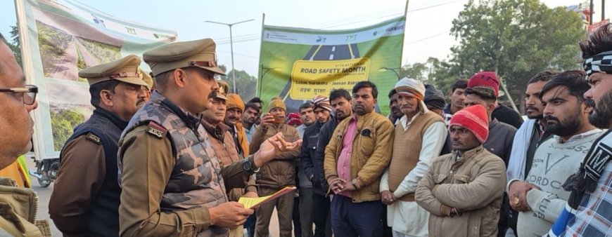 यातायात पुलिस ने जन चौपाल लगा राहगीरों को किया जागरूक राहवीर बनने पर मिलेगा 25000 का इनाम