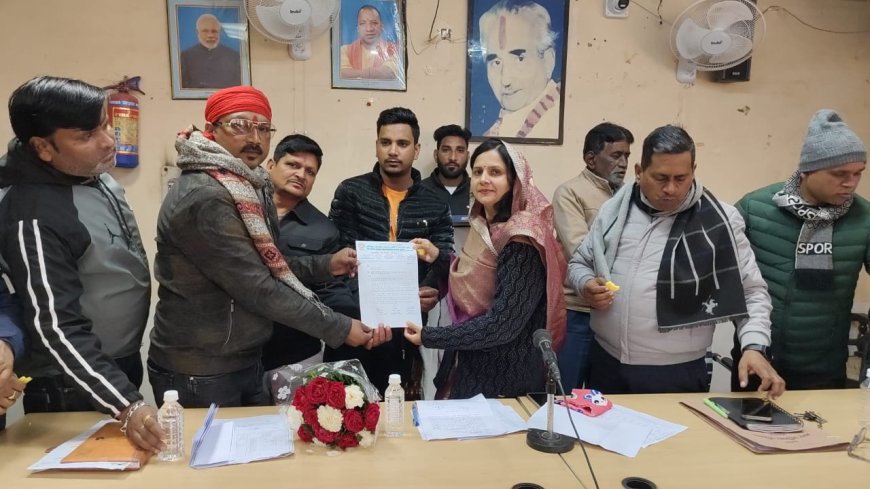 अखिल भारतीय सफाई कर्मचारी कल्याण संघ ने नगर पालिका अध्यक्ष को सौंपा ज्ञापन नियमितीकरण की मांग की