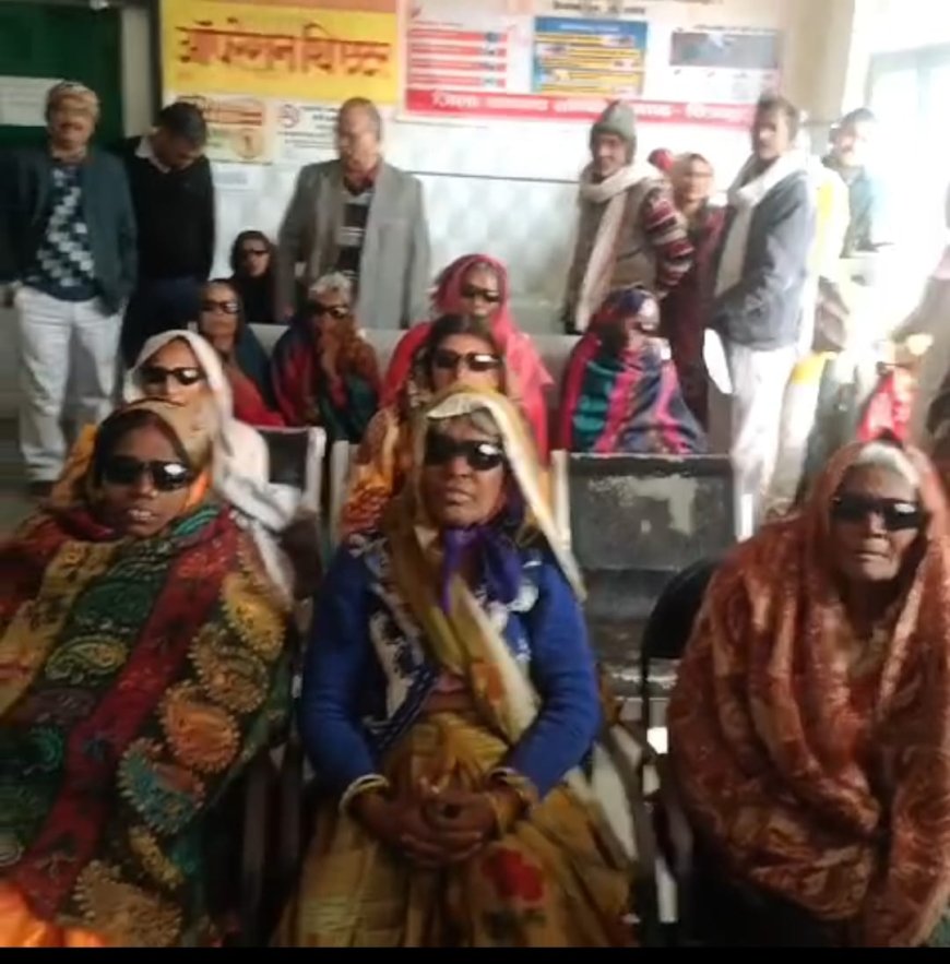 17 मरीजों का इन्ट्रा ऑक्यूलर लेंस (आई०ओ०एल०) पद्धति से मोतियाबिंद ऑपरेशन पूर्णतः सफलतापूर्वक किया गया। जिलाधिकारी चित्रकूट