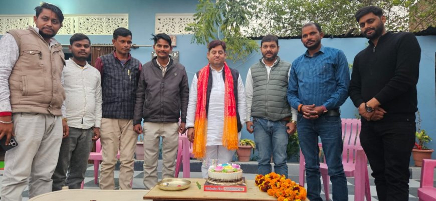 अधिवक्ता संघ राष्टीय पत्रकार सुरक्षा परिषद चित्रकूट टीम ने मनाया   अनिल देवरवा का जन्म दिन