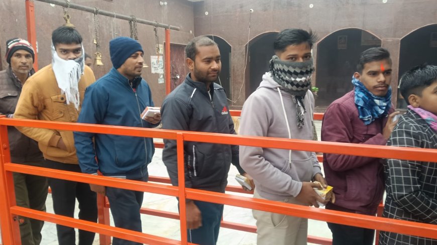 मकर संक्रांति पर्व के अवसर पर बडे बाबा के दरबार में बडी संख्या में श्रद्धालुओं ने खिचडी चढ़ाई