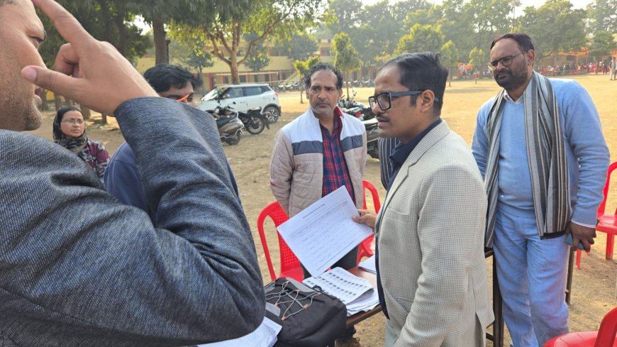 जिला निर्वाचन अधिकारी ने किया मतदेय स्थलों का औचक निरीक्षण; मतदाता सूची के पुनरीक्षण कार्यों का लिया जायजा