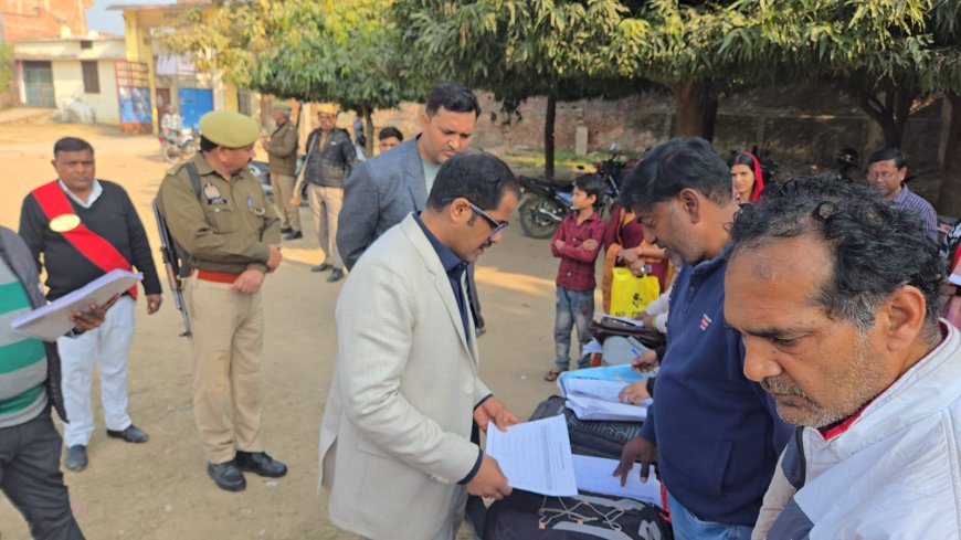 जिला निर्वाचन अधिकारी ने किया मतदेय स्थलों का औचक निरीक्षण; मतदाता सूची के पुनरीक्षण कार्यों का लिया जायजा