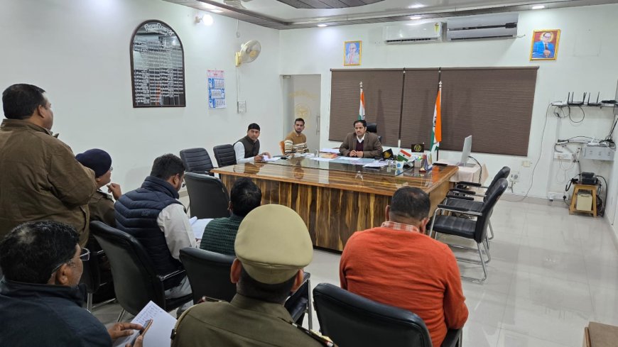 जिलाधिकारी  पुलकित गर्ग की अध्यक्षता में  नये प्रट्रोल पम्प को स्थापित किये जाने हेतु लंबित आवेदन पत्रों को शीघ्र निस्तारित कराये जाने की समीक्षा बैठक सम्पन्न हुई।