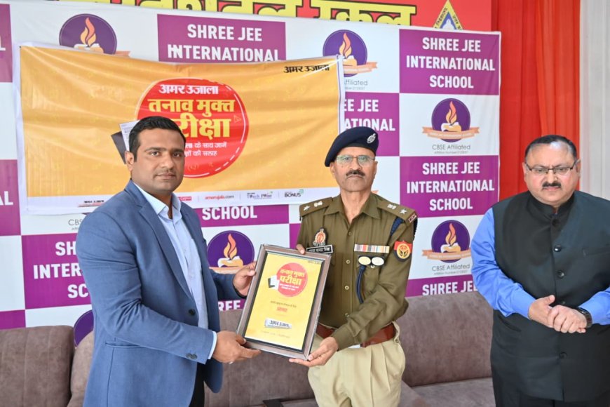 खोह स्थित श्रीजी इंटरनेशनल स्कूल में अमर उजाला की ओर से आयोजित कार्यशाला में पुलिस अधीक्षक चित्रकूट द्वारा परीक्षा की तैयारी व परीक्षा दौरान तनाव मुक्त रहकर सफलता पाने के दिये गये सुझाव