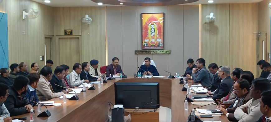 मंडलायुक्त अनिल ढींगरा ने निर्माण कार्यों की धीमी प्रगति पर जताई नाराजगी, समयसीमा में कार्य पूरा करने के दिए सख्त निर्देश