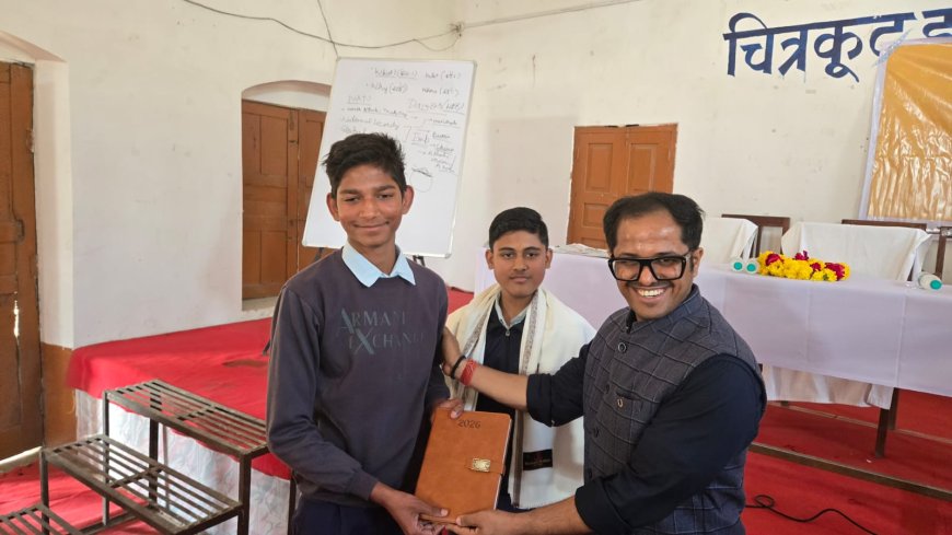 विद्यालयों में समाचार पत्र पठन संस्कृति को सुदृढ़ करने के उद्देश्य से जिलाधिकारी ने किया चित्रकूट इंटर कॉलेज का भ्रमण