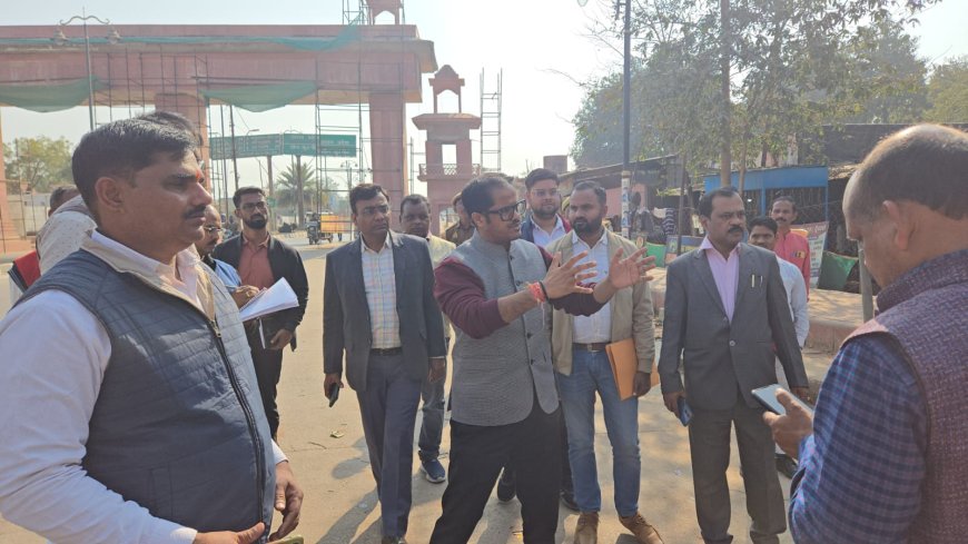 जिलाधिकारी द्वारा आज बेड़ी पुलिया चौराहे के प्रस्तावित सौंदर्यीकरण कार्यों का गहन स्थलीय निरीक्षण किया गया।