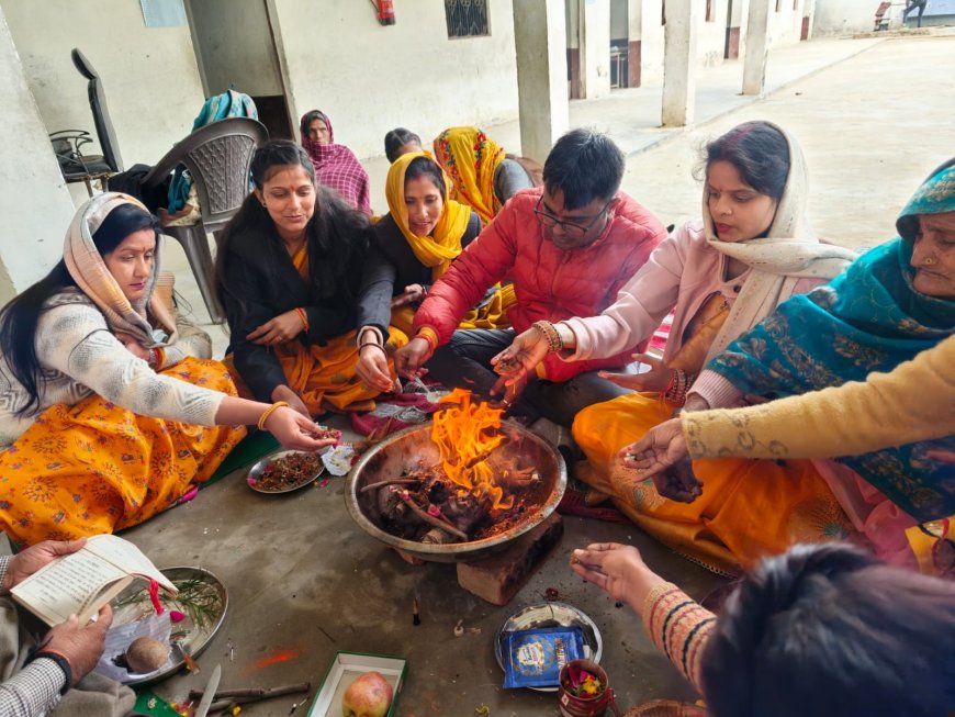 एसकेएलएम पब्लिक मैं आज बसंत पंचमी के उपलक्ष्य में हुआ हवन पूजन