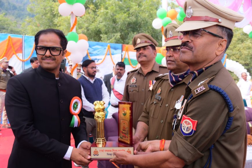 पुलिस लाइन्स चित्रकूट में हर्षोल्लास के साथ मनाया गया 77वां गणतन्त्र दिवस