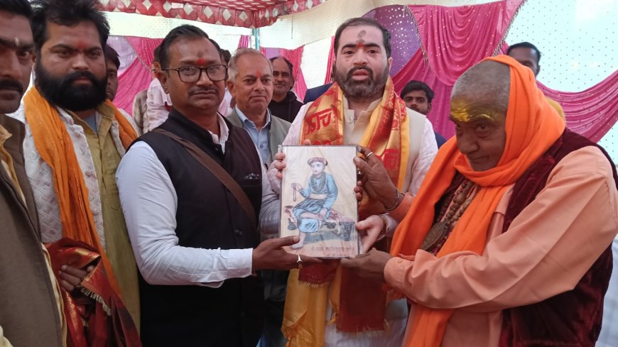 प्रदेश के खादय रसद राज्य मंत्री सतीश चन्द्र शर्मा ने बड़े बाबा की ड्योढ़ी पर माथा टेका और सत्यनाम वर्मा अवधेश महराज द्वारा आयोजित जगन्नाथी भन्डारे में प्रसाद ग्रहण किया