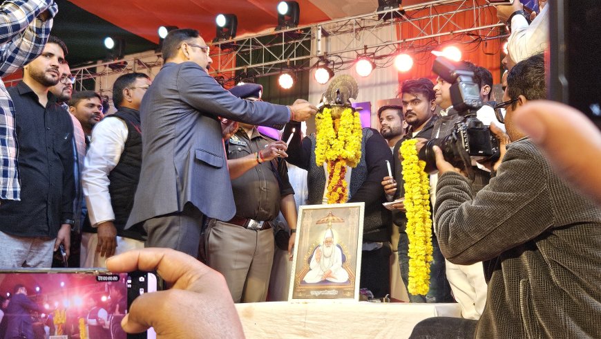 डीएम द्वारा कबीर मगहर महोत्सव-2026 का फीता काटकर एवं दीप प्रज्जवलित कर किया गया भव्य शुभारम्भ