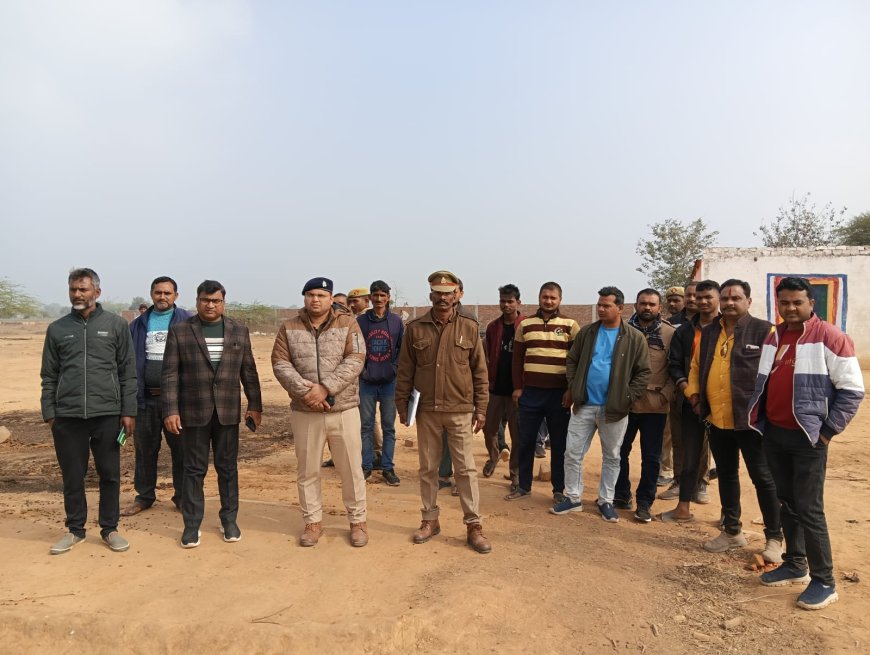 बरगढ़ में गांव समाज की जमीन से अवैध कब्जा हटाः उपजिलाधिकारी ने जेसीबी से हटवाया, शेष पर धारा 67 की कार्रवाई शुरू