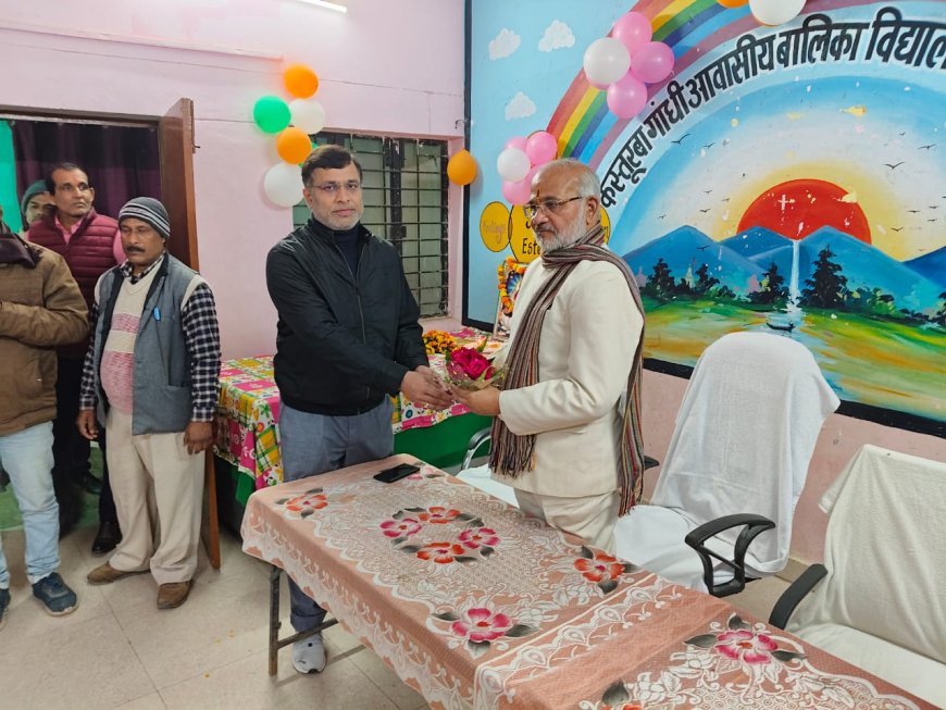 कस्तूरबा गांधी आवासीय बालिका विद्यालय में एच.पी.वी. वैक्सीन किया गया।