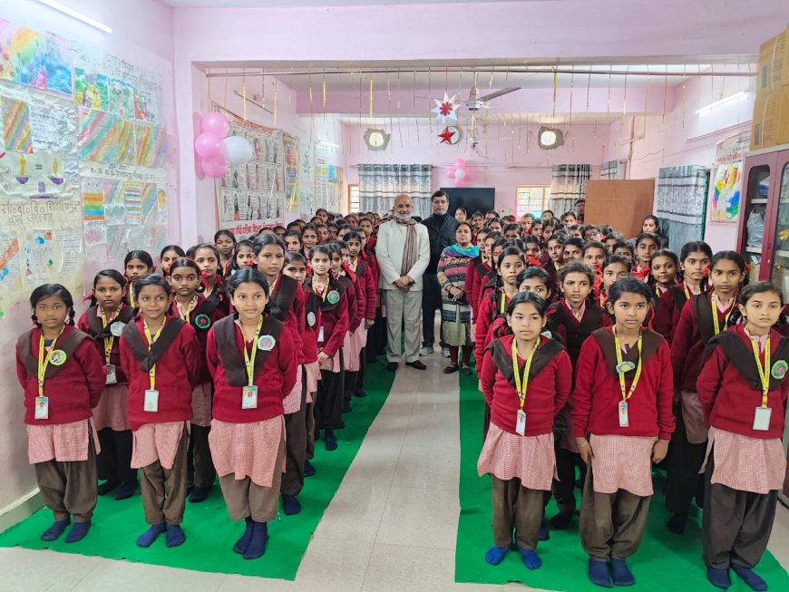कस्तूरबा गांधी आवासीय बालिका विद्यालय में एच.पी.वी. वैक्सीन किया गया।