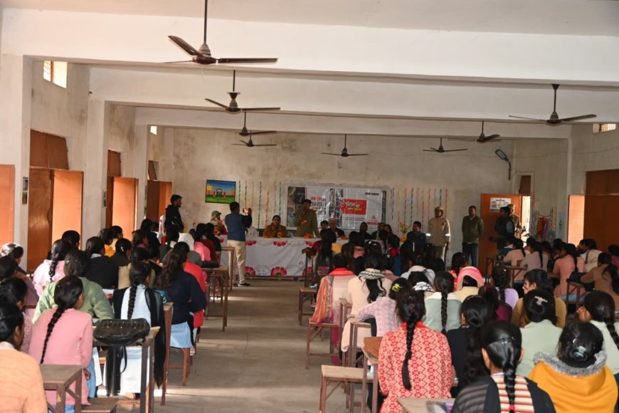 अमर उजाला की पुलिस पाठशाला में पुलिस अधीक्षक चित्रकूट द्वारा गया प्रसाद महाविद्यालय चित्रकूट में छात्राओं को यातायात सुरक्षा,साइबर अपराध एवं महिला सुरक्षा के सम्बन्ध में जागरूक किया गया