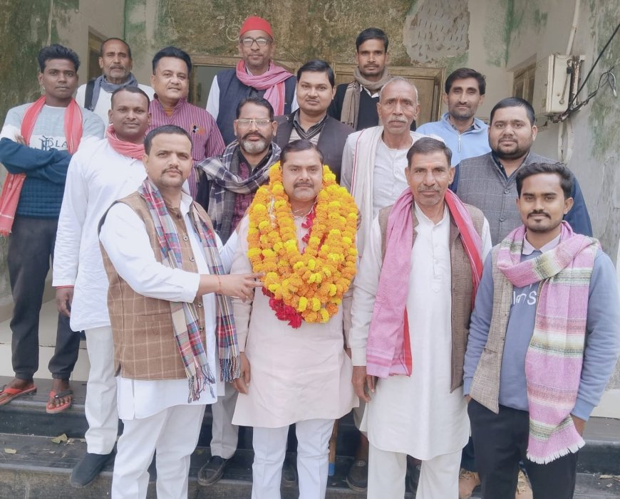 समाजवादी पिछड़ा वर्ग प्रकोष्ठ के नव मनोनीत प्रदेश सचिव सुजीत कुशवाहा जी का माला पहनाकर जोरदार स्वागत किया गया