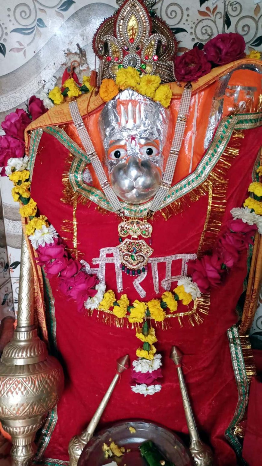 भक्तों ने चोला चढ़ाकर किया हुनमान जी का श्रृंगार