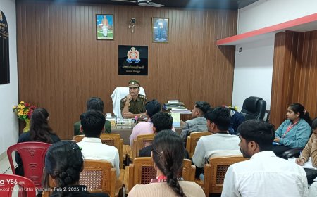 गोस्वामी तुलसीदास स्नात्तकोन्तर महाविद्यालय के चयनित छात्र/छात्राओं को थाना कोतवाली कर्वी,महिला थाना,एएचटी थाना,अपराध शाखा का भ्रमण कराते हुए उनके कार्यों एवं कर्तव्यों के बारे में बताया गया