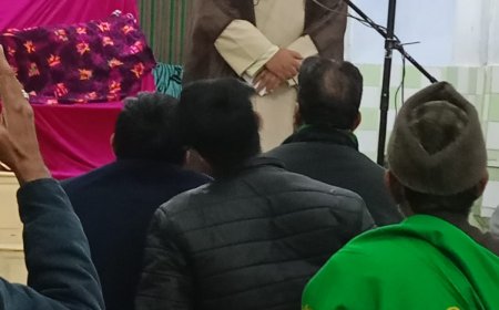 हज़रत इमाम मेहदी (अ) की विलादत मुनासिबत से होनी वाली क़दीमी महफ़िल बड़ा इमाम बाड़ा में मुनक़्क़िद की गई