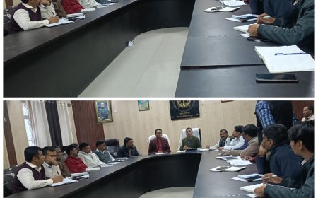 ब्लॉक सभागार सिरौलीगौसपुर में परियोजना निदेशक राकेश कुमार सिंह की अध्यक्षता में विकास कार्यों की समीक्षा बैठक हुई