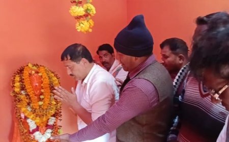 पारसी पांडेय में संकट मोचन मंदिर का निर्माण व मूर्ति की प्राण प्रतिष्ठा किया गया