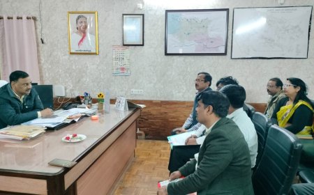 जिलाधिकारी ने जय प्रकाश नारायण सर्वोदय विद्यालय परसिया/मड़िहान में रिक्त सीटों पर नवीन  प्रवेश हेतु बैठक कर की समीक्षा