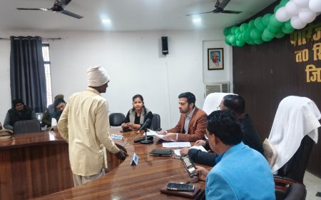 सम्पूर्ण समाधान दिवस पारिजात सभागार सिरौलीगौसपुर में हुआ जिसमें कुल 13 शिकायतें आयीं 3 निस्तारित