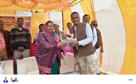 कुर्सी विधानसभा क्षेत्र के ग्राम भटपुरवा में भूमि विकास बैंक चेयरमैन विपुल बैसवार द्वारा आयोजित केंद्रीय बजट पर चर्चा एवं समरसता