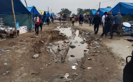 कांवरिया खुले में शौच करने को विवश