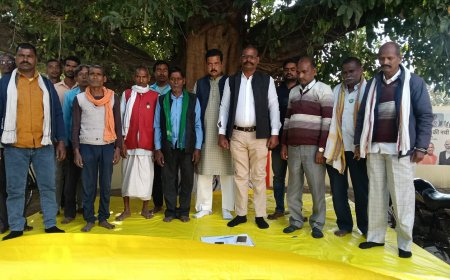 भारतीय किसान यूनियन टिकैत गुट की मासिक बैठक ब्लाक परिसर सिरौलीगौसपुर में हुई