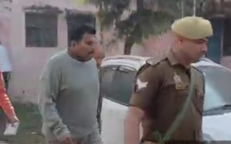 डीएम ने किया सीएचसी हरगांव का औचक निरीक्षण नदारत मिले अधीक्षक सहित कर्मचारी  डीएम ने कहा होगी कार्रवाई